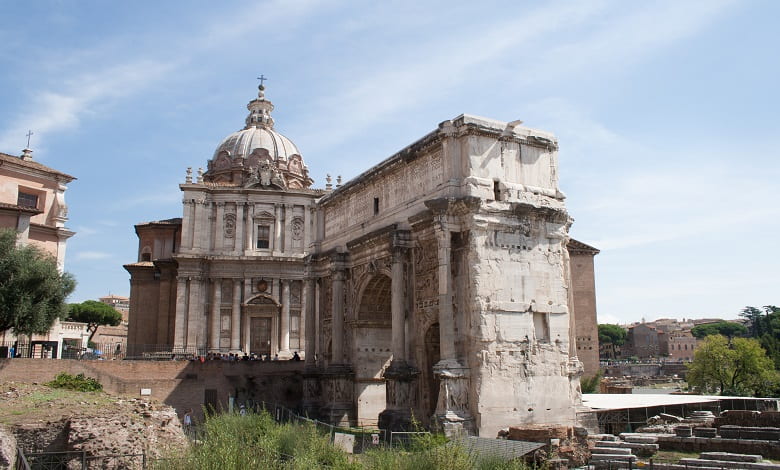 انجمن رومی: نگین تاریخی در قلب رم باستان