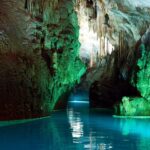 غار دیدنی Grotto در انگلیس.